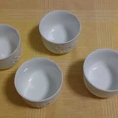 　◆【食器】《小どんぶり・小鉢》　(東京・伊勢丹より購入)　●大きさ/高さ:７cm,　直径:１０cm。の画像