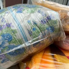布団　毛布　寝具　座布団　【持って帰り放題】の画像