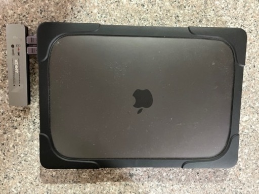 ほぼ新品　五年保証つき　MAC BOOK AIR 2023/3 購入256G 18万くらい