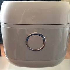 ⭐︎超美品⭐︎ TOSHIBA 3合炊き炊飯器　✴︎✴︎9/10までのお取引で1000円引きの画像