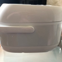 ⭐︎超美品⭐︎ TOSHIBA 3合炊き炊飯器　✴︎✴︎9/10までのお取引で1000円引きの画像