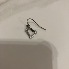 ⑱片耳ピアス