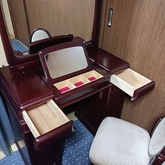鏡台(椅子とセット)の画像