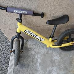 黄色いストライダー