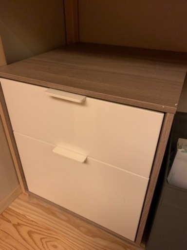 IKEA ベッドサイドテーブル　引き出し　シェルフ　収納　値下げ