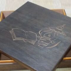 ◆　【彫刻入り・手作り＊木製箱】　　●大きさ/３５cm × ３５cm × ６cm。の画像