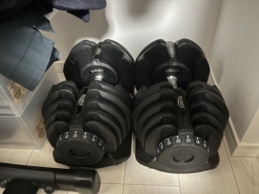 フラットベンチとアジャスタブルダンベルのセット