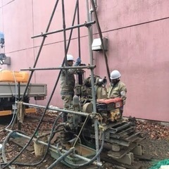 地質調査ボーリングの助手