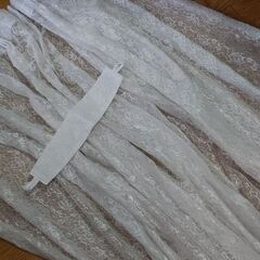 ◆《カーテン/レースのカーテン付き》　　　　●大きさ/縦:１４０cm,　横幅:１４６cm。の画像