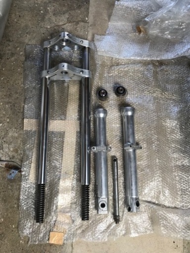 トリプルツリーとフロントフォーク