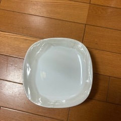 商談中です。　未使用の山崎のお皿と使用済みのお皿の画像