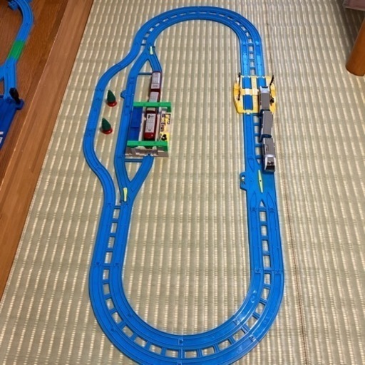 [売切れ]R23024 プラレール 車両付複線レールレイアウトセット