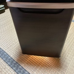サイドテーブル　コンセント2ヶ所付きの画像