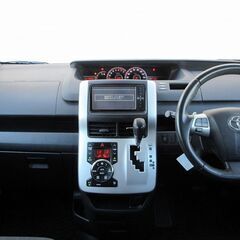 【外装が豪華になっているノアsi！！】　荷物もたくさん乗せれるのでオススメです。の画像