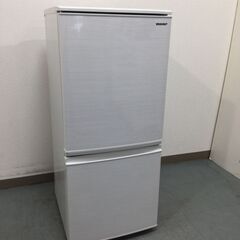 （11/25受渡済）JT7428【SHARP/シャープ 2ドア冷蔵庫】美品 2019年製 SJ-D14E-W 家電 キッチン 冷蔵冷凍庫 137L