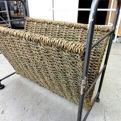 若干訳アリ バリ風 マガジンラック コンパクトサイズ 幅40×奥20×高36㎝ ラタン ニュースペーパー 棚 収納 家具 札幌市 中央区 南12条の画像