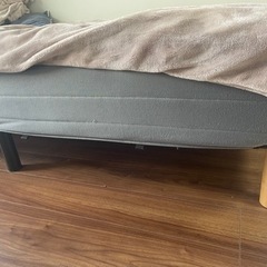【無料】セミダブルベッド+マットレス+マットレスカバーの画像