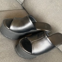 即完売の大人気！サボサンダルの画像