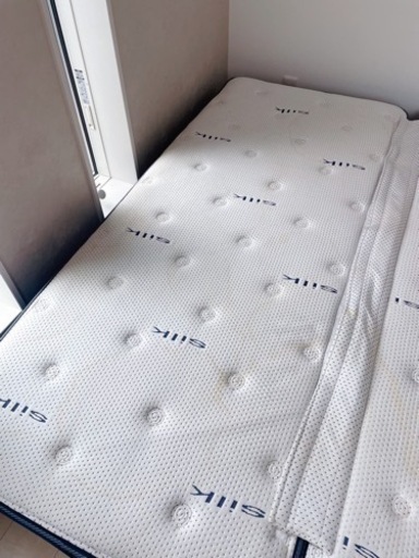 元値15万円 クイーンベッド＋マットレス付き