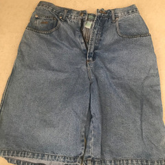 GUESSのパンツの画像