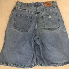 GUESSのパンツの画像