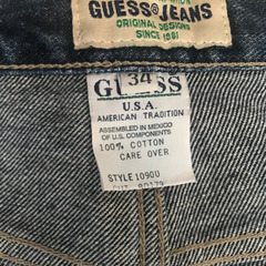 GUESSのパンツの画像