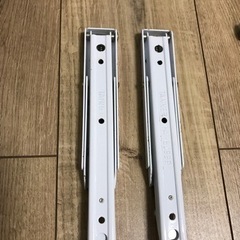 未使用4本のスライド　白2本のブランケットワンタッチ 棚受けの画像