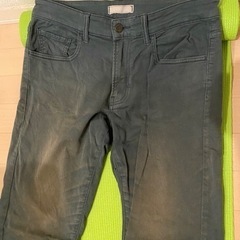 ユニクロ　ボトムスの画像