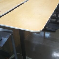 昇降テーブル　幅：約140ｃｍ×奥行：約60ｃｍ