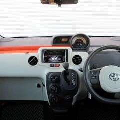 【乗り降りが楽で後席に座る方がのびのびできる作り！！】　車の中が特に広いので荷物等もたくさん乗せれます。の画像