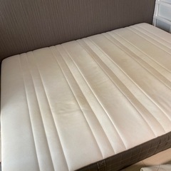 クイーンサイズ　ベッドマットレスIKEA