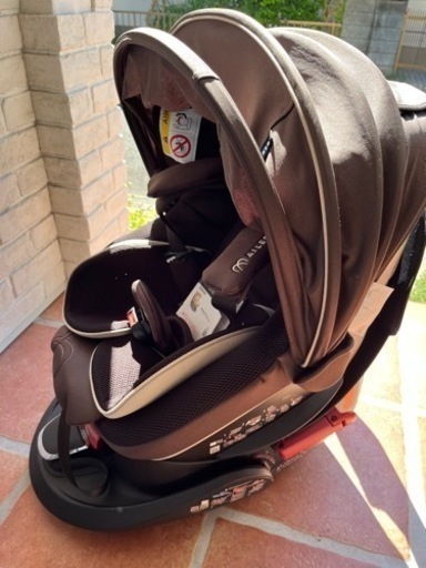 【取引予定者決定】美品　定価59800円回転式チャイルドシート  エールベベ　シートベルト式