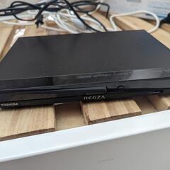 【テレビセット差し上げます】2013年製シャープ製AQUOS（32型）＋テレビ台＋DVDプレイヤー三点セットの画像