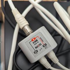 【テレビセット差し上げます】2013年製シャープ製AQUOS（32型）＋テレビ台＋DVDプレイヤー三点セットの画像