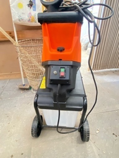 ヤードフォース/YARD FORCE/YF5458/枝シュレッダー/枝木粉砕機/枝粉砕器/枝木処分/家庭用/ウッドチッパー/木材チップ