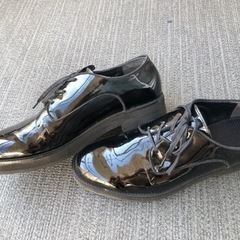 HARE  エナメル風シューズの画像