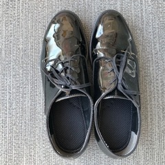 HARE  エナメル風シューズ