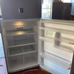 大型冷蔵庫　珍しい2ドアタイプの画像