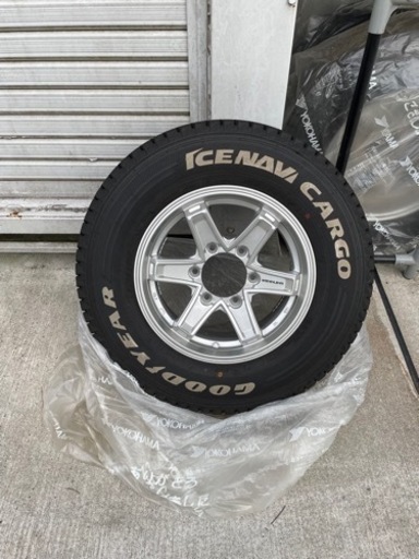 ハイエース、キャラバン15インチスタッドレスホイールタイヤ