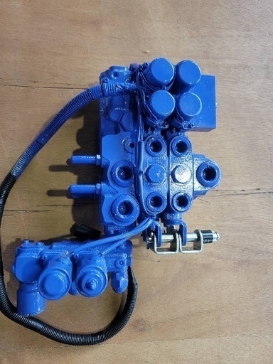 油圧バルブ・現金引き換え可能・引き取り希望・現金手渡しでお願いします。