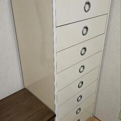 白いタンスの画像