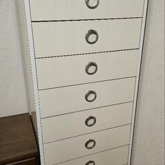 白いタンス