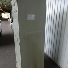 【お買い上げありがとうございました】ロッカー　スチール　グレー　3人用　カギありません　サイズ約高さ179幅90奥行51.5cm　劣化あります　ek-259gedの画像