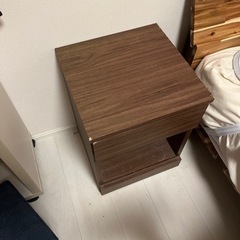 ベッドサイドテーブル　渡し先決まりましたの画像
