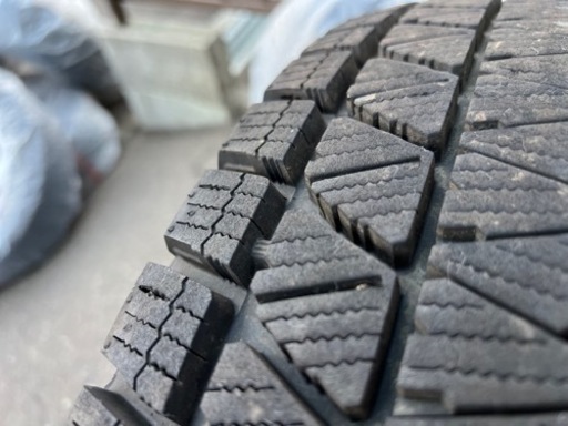 決まりました バリ山 2022年製 BRIDGESTONE ブリヂストン DM-V3 215/70R16 パジェロイオ、デリカ、エクリ
