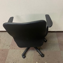 ニトリ　ブラック　回転式椅子　の画像