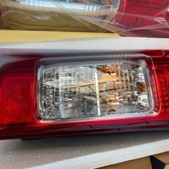ハイエース　7型　テールランプ　新車外しの画像