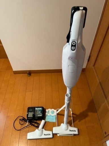 マキタ　充電式クリーナー　CL107FD