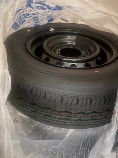 ハイエース　タイヤ新車外し