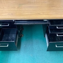 スチール製両袖事務机の画像
